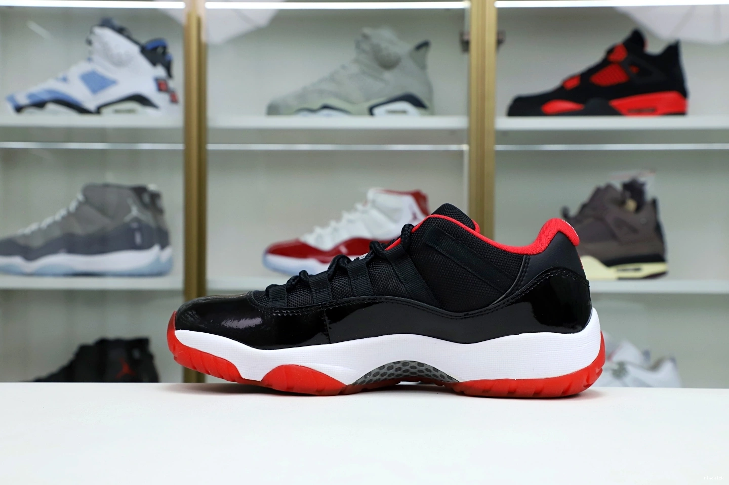 RETRO JORDAN AIR LOW 11 BRED 1225